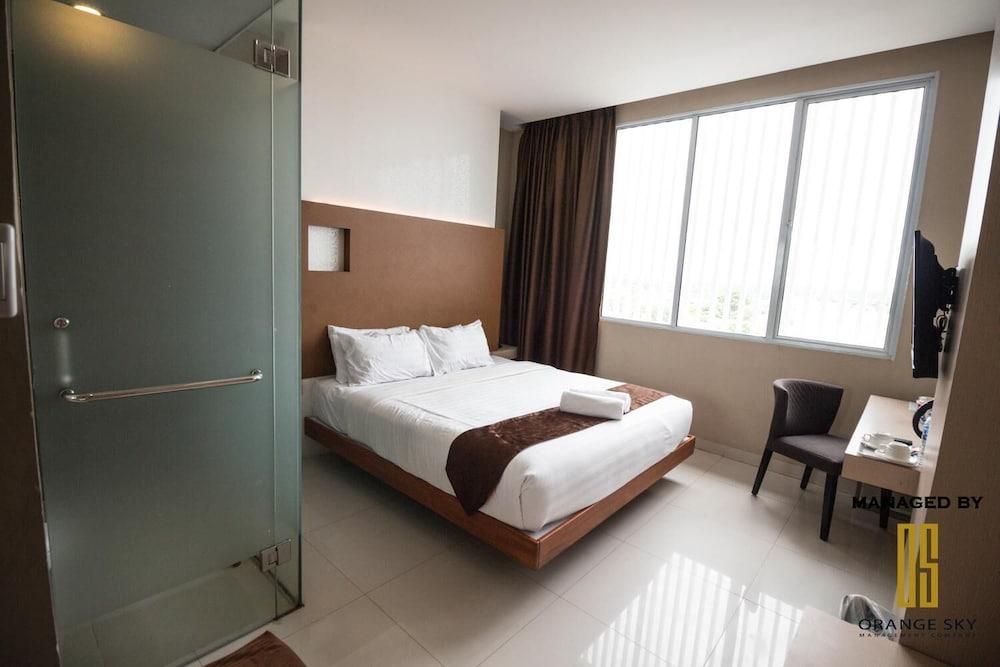 Os Hotel Airport Batam Екстер'єр фото