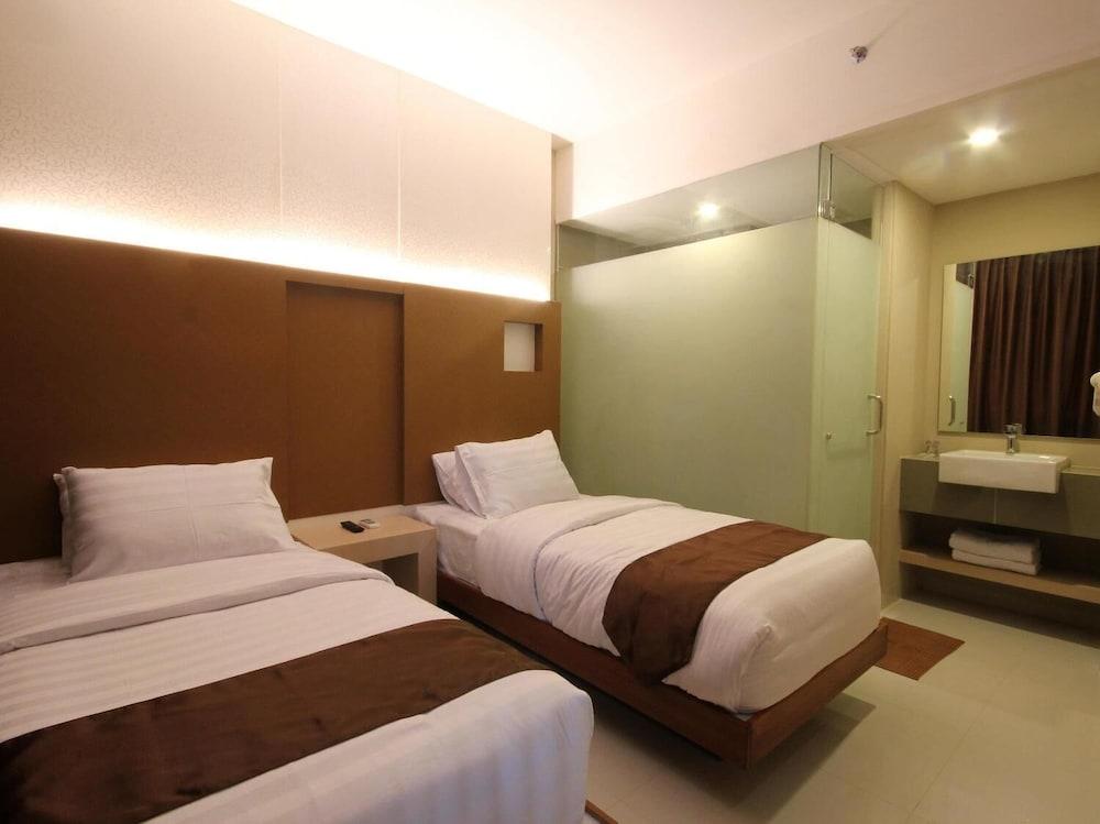 Os Hotel Airport Batam Екстер'єр фото