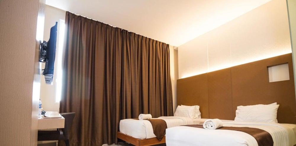 Os Hotel Airport Batam Екстер'єр фото