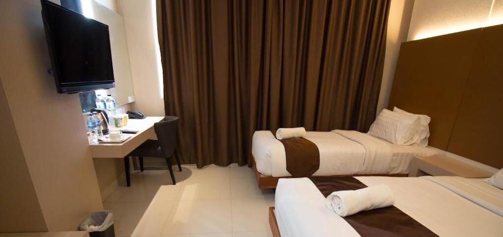 Os Hotel Airport Batam Екстер'єр фото